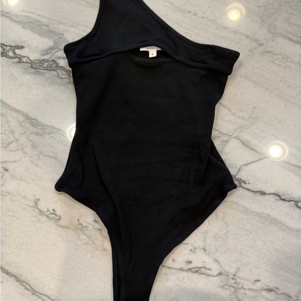 Super down Black One-Shoulder Bodysuit
